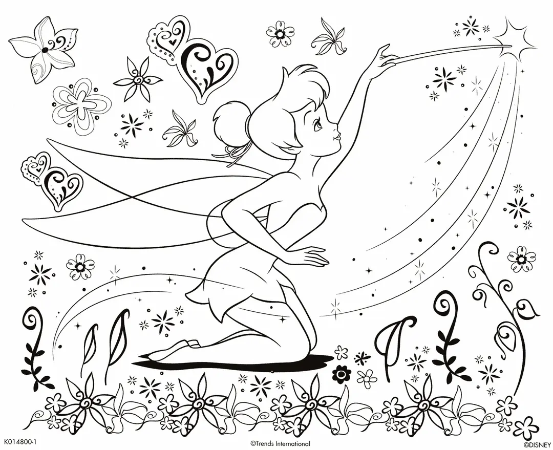 Tinker Bell brincando com Flores